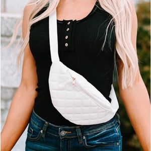 5️⃣1️⃣ white Fanny Pack / Crossbody bag!